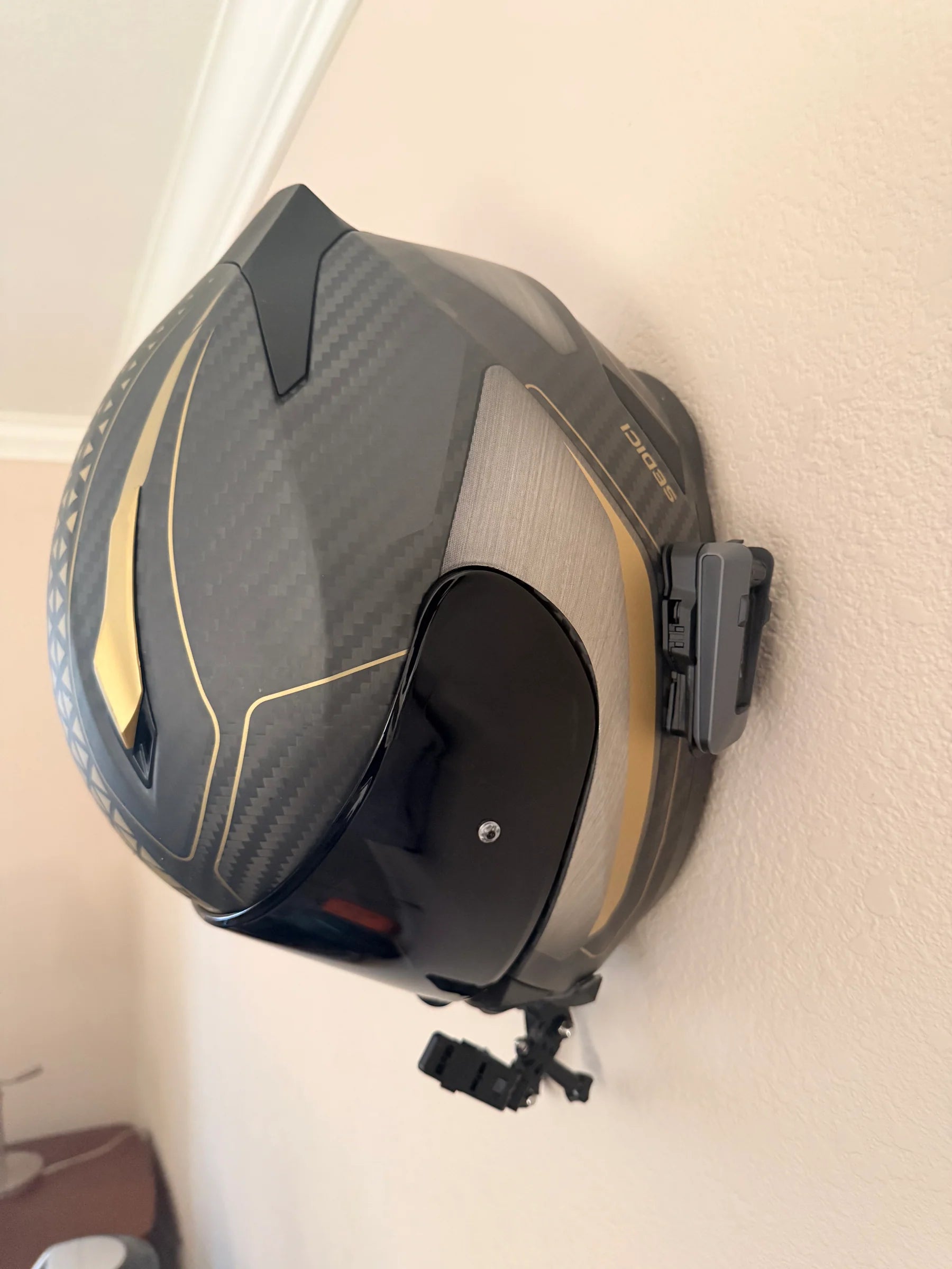 Slim - Flush Motorcycle Helmet Wall Mount