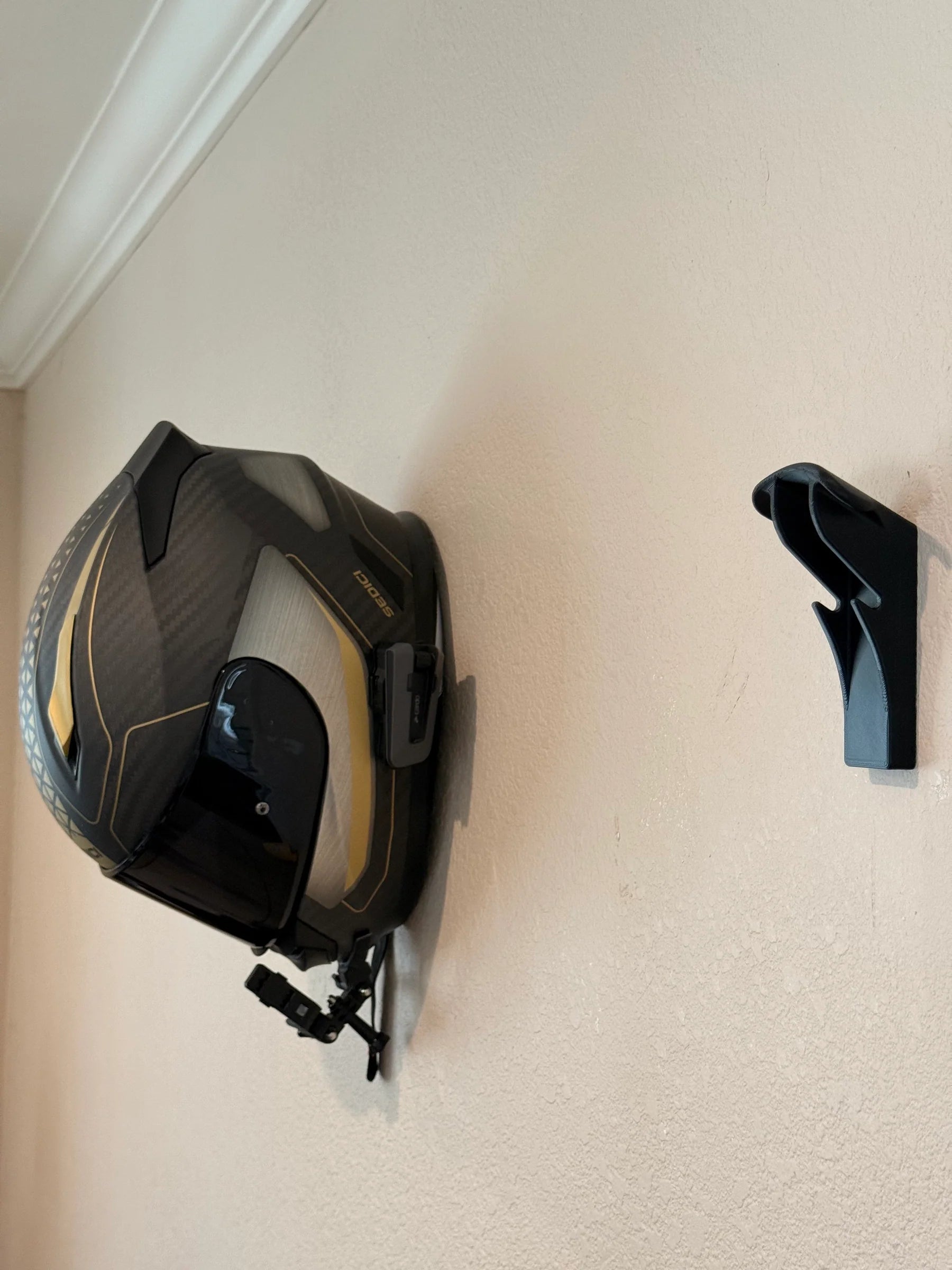 Slim - Flush Motorcycle Helmet Wall Mount