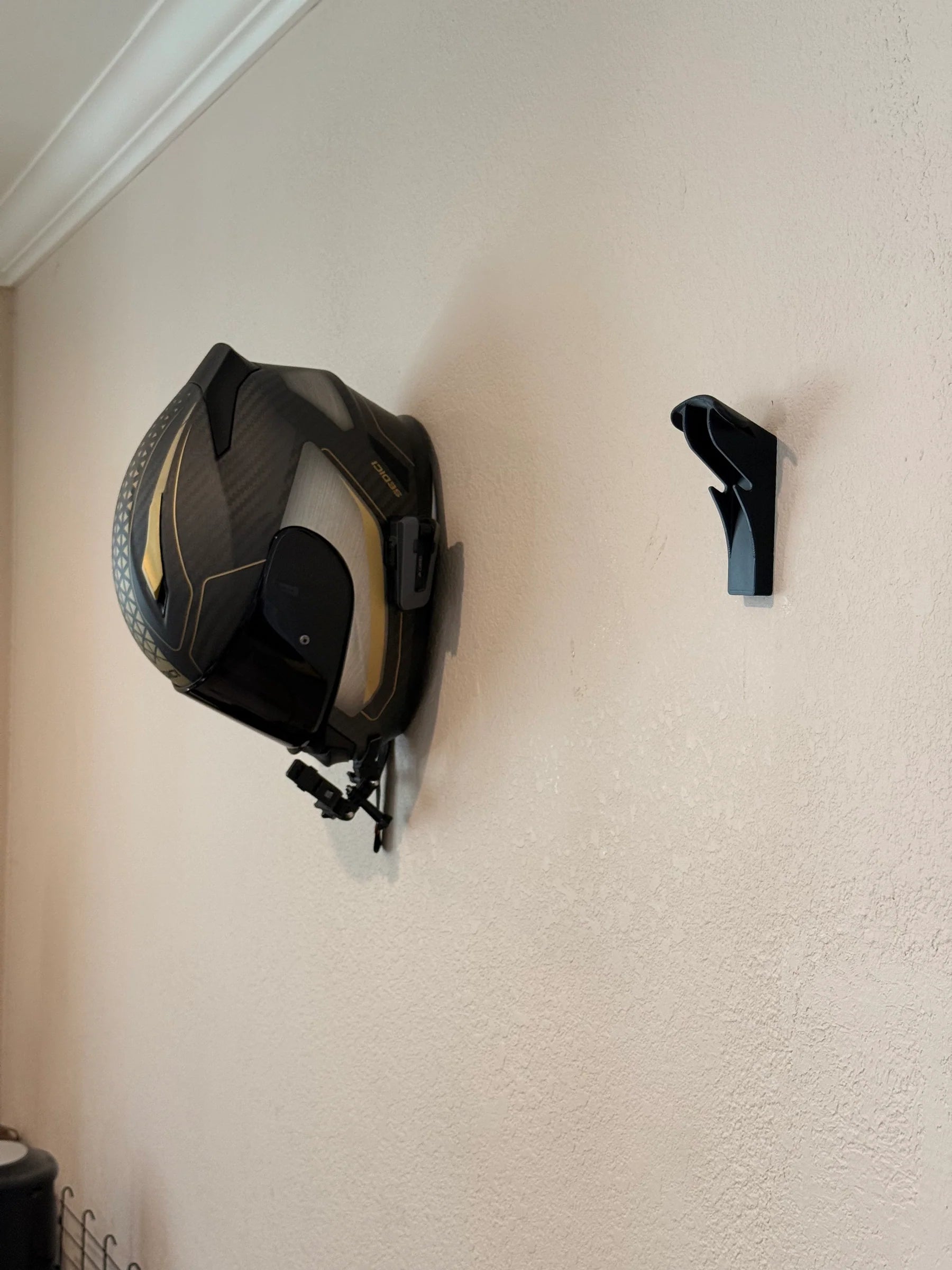 Slim - Flush Motorcycle Helmet Wall Mount